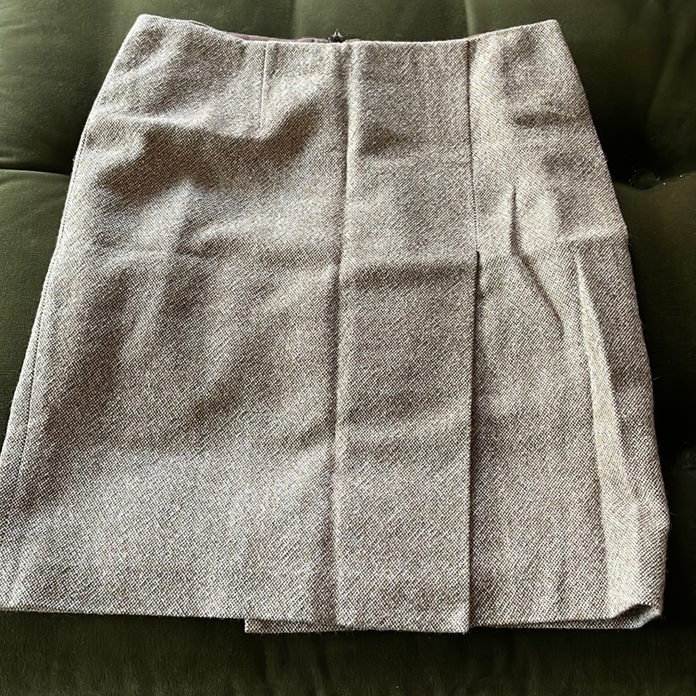 Brooks brothers, 34 610 petite skirt. Brown tweed fabric in a wool blend.